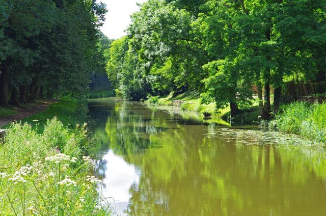 Le canal, en aval de Pont-aux-Moines