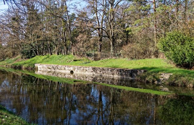 Ancien quai du péage à Pont-aux-Moines