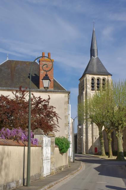 Le clocher de Mardié vu depuis la rue Maurice-Robillard