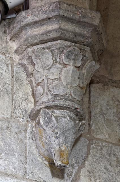 Église Saint-Martin de Mardié. tête de cochon.