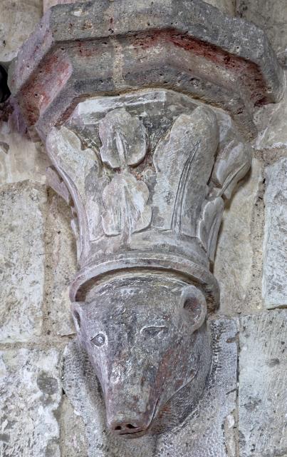 Église Saint-Martin de Mardié. tête d'ours.