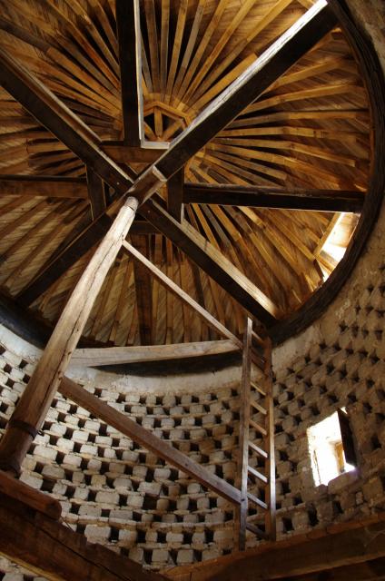 Latingy (Mardié). Intérieur du pigeonnier.